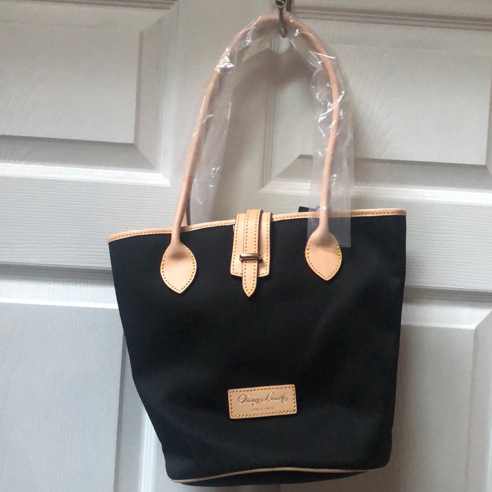 Dooney & Bourke North/South Cindy shoulder bag